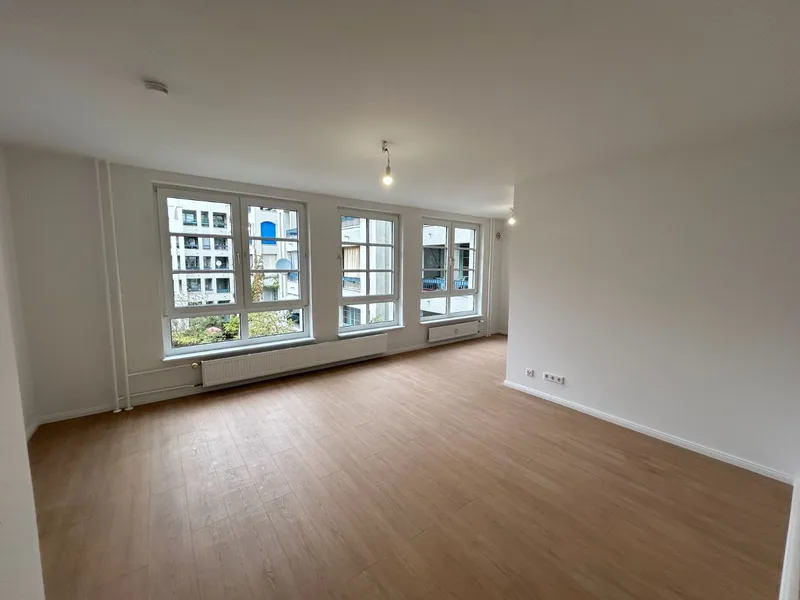 Zentrale 2-Zimmer Wohnung mit Loggia & Aufzug! Ab sofort verfügbar — photo 1